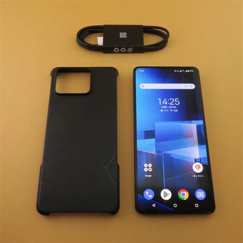 「Zenfone 11 Ultra」、大画面で生まれ変わったフラッグシップ .